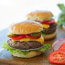 Cheeseburger - Recipe photo by cristinaferrarecooks