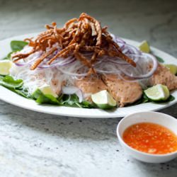 Spicy Salmon Salad - Recipe photo by nipponnin