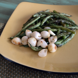 Sauteed Garlic Green Beans - Recipe photo by Poofy Cheeks