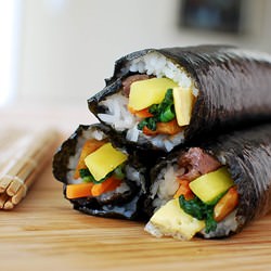 Gimbap (Korean Rice Rolls) - Recipe photo by hyosunro