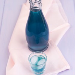 Violet Liqueur - Recipe photo by ilgattogoloso