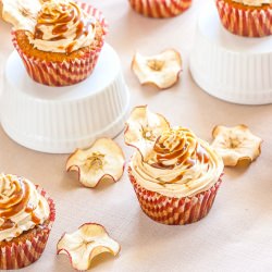 Salted Caramel Apple Cupcakes - Recipe photo by delicieux