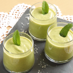 Cold Soup with Zucchini and Mint - Recipe photo by menunature