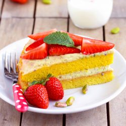 Strawberry Pistachio Cake - Recipe photo by isbandyti receptai