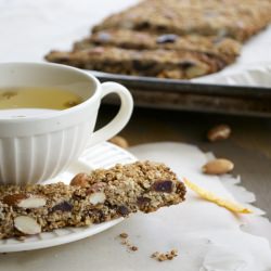Date, Almond and Orange Granola Bar - Recipe photo by vanperrone