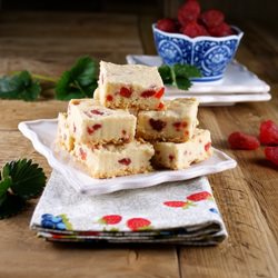 Scottish Strawberry Shortbread - Recipe photo by Pachecopatty
