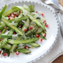 Asparagus and pomegranate salad - Recipe photo by Regula Ysewijn Foodwise