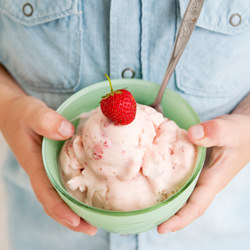Strawberry Frozen Yogurt - Recipe photo by thishomemadelife