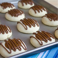 Dulce de Leche Chocolate Thumbprints - Recipe photo by theblackpeppercorn