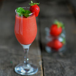 Vegan Strawberry Coconut Shake - Recipe photo by aylya
