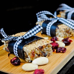 Cranberry Granola Bars - Recipe photo by Suzanneper