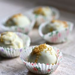 Pistachio Chocolate Truffles - Recipe photo by sneakylemon