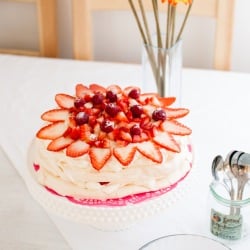 Summery pavlova - Recipe photo by bundaridha