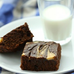 Peanut Butter Swirl Brownies - Recipe photo by minta