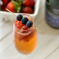 Strawberry Infused Champagne - Recipe photo by claireg