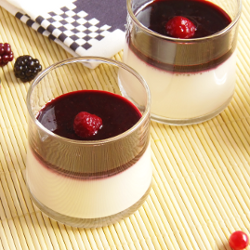 Panna Cotta with Red Berries Coulis - Recipe photo by menunature