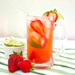 Low Calorie Strawberry Limeade - Recipe photo by slimpickinskitchen