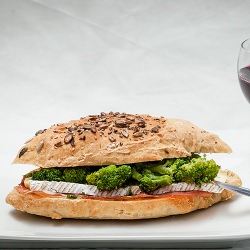 Broccoli, Brie and serrano - Recipe photo by NowimaCook