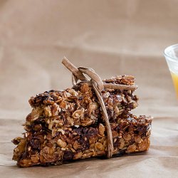 Cereals and Chocolate Chips Bars - Recipe photo by NowimaCook
