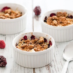Red fruit coconut crumble - Recipe photo by NowimaCook
