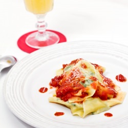 Spinach,Mushrooms & Ricotta Ravioli - Recipe photo by bebenyabubu