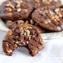 Fudgey Caramel Turtle Cookies - Recipe photo by satisfymysweettooth