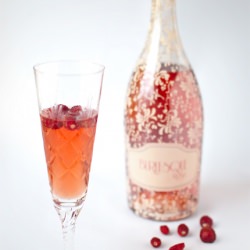 Pink Brut with Wild Strawberries - Recipe photo by Agnese Gambini