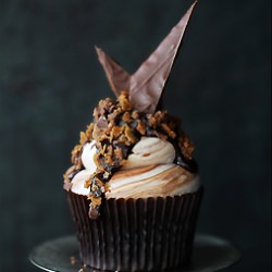 Biscoff & Kahlua Crunch Cupcakes - Recipe photo by BakersRoyale