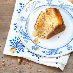 Hazelnut Cake With Peach and Cinna - Recipe photo by lucullian