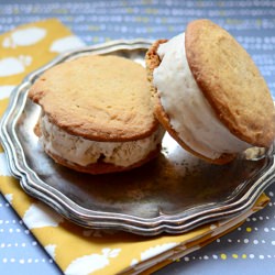 Banana Ice Cream Sandwiches - Recipe photo by setonh