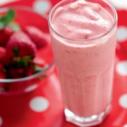Easy Strawberry Smoothie - Recipe photo by olibiakos