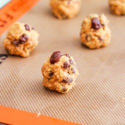 Oatmeal Raisinet Cookies - Recipe photo by sallysbakingaddiction