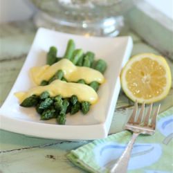 Asparagus with Hollandaise Sauce - Recipe photo by noshingwiththenolands