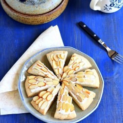 Almond Shortbread Wedges - Recipe photo by Collaborativecurry