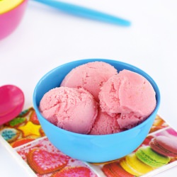 Strawberry Cheesecake Ice Cream - Recipe photo by wada