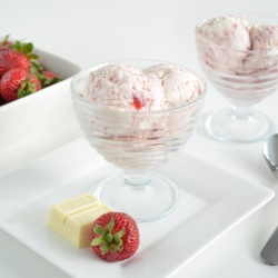 strawberry ice cream - Recipe photo by trialsinfood
