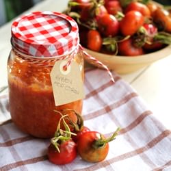 Rosehip Jam with Lemon - Recipe photo by louiogbearnaisen