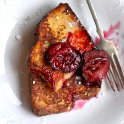 French Toast with Roasted Plums - Recipe photo by minta