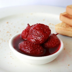 Drunken Strawberries - Recipe photo by cookingisapain.blogspot.com