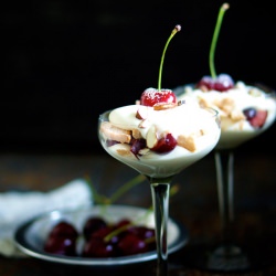 Eton Mess with Black Cherries - Recipe photo by Ditsen