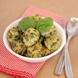 Spinach & Roasted Garlic Meatballs - Recipe photo by j3nn.net