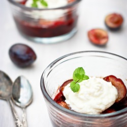 Baked plums - Recipe photo by Alex27