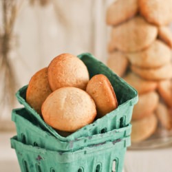 Tiny Peach Hand Pies - Recipe photo by chickiephi