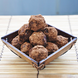 Raw Vegan Carob & Almonds Bon Bons - Recipe photo by gourmandelle