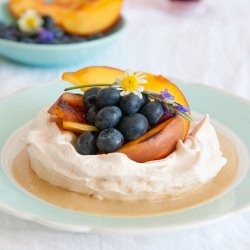 Peach & Blueberry Pavlova - Recipe photo by Elle_Venoa