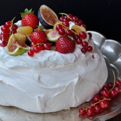 Pavlova - Recipe photo by fancyfoodfancy