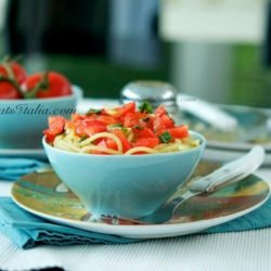 Spaghetti w/ raw tomato sauce - Recipe photo by Diva Eats Italia