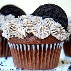 Cookies & Cream Cupcakes - Recipe photo by EveryCraving