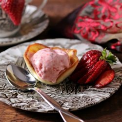Strawberry Sherbert in Cookie Cups - Recipe photo by cravingsofalunatic