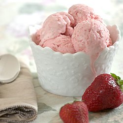 Strawberries 'n' Cream Ice Cream - Recipe photo by luluhorn